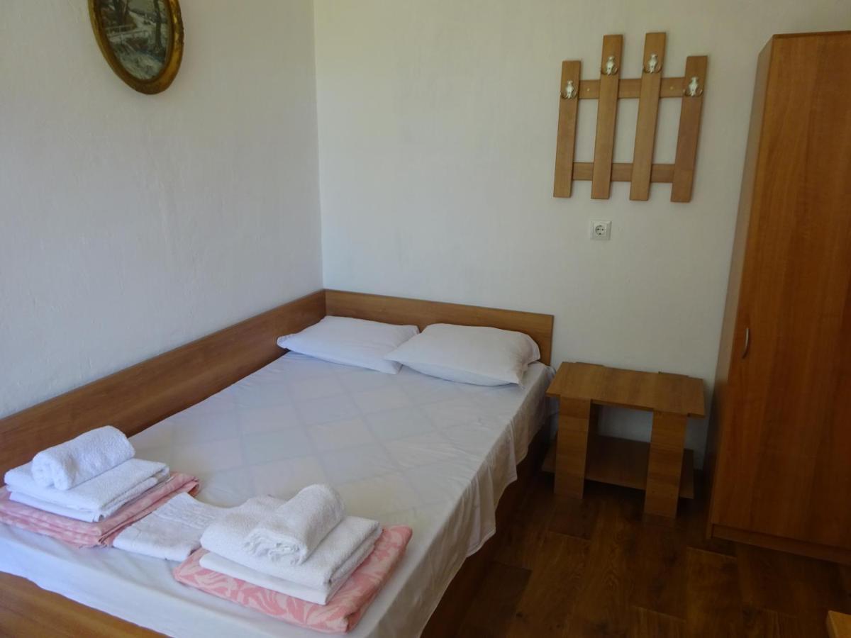 Hris Hotel Chernomorets Exterior photo