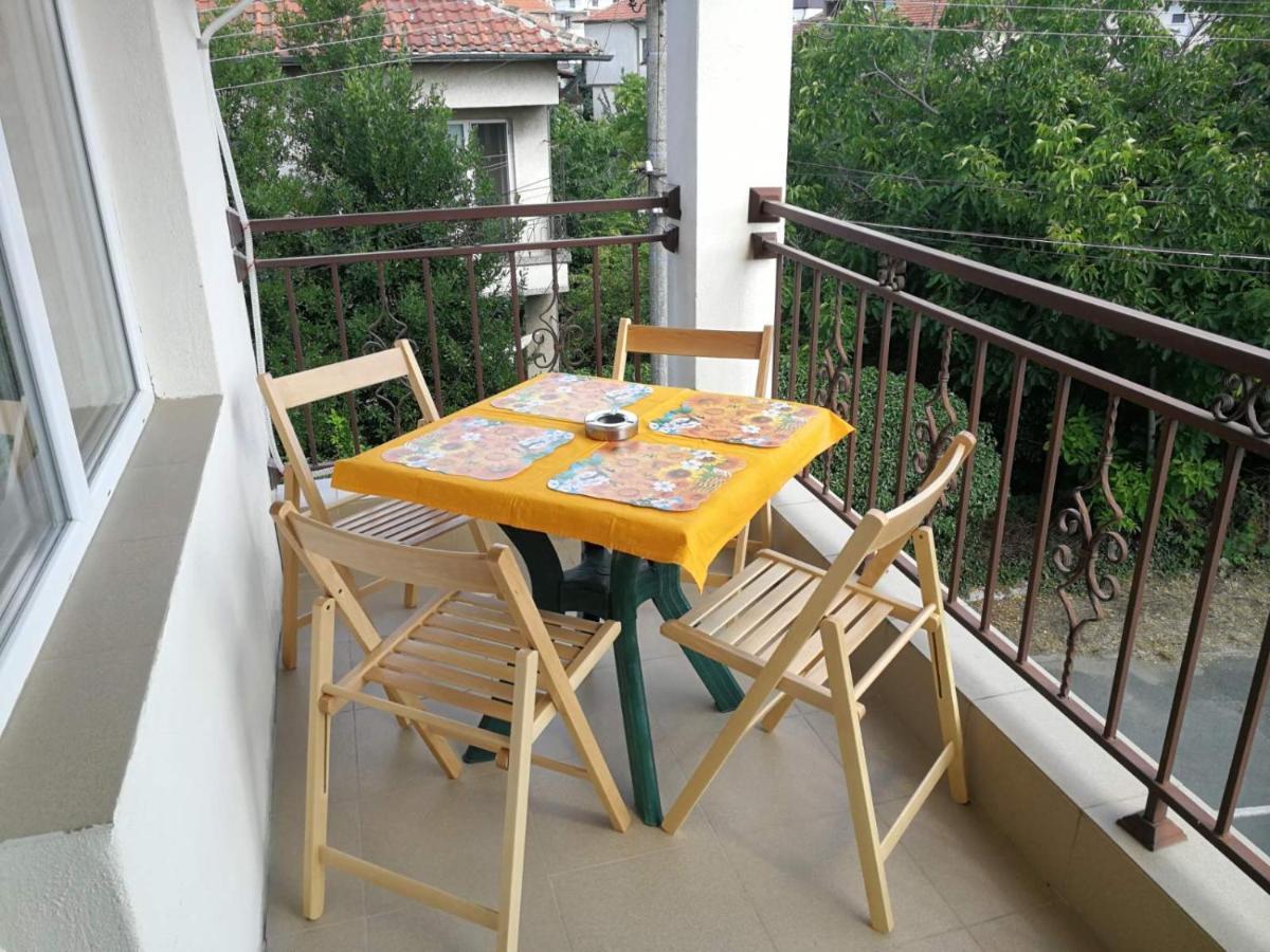 Hris Hotel Chernomorets Exterior photo