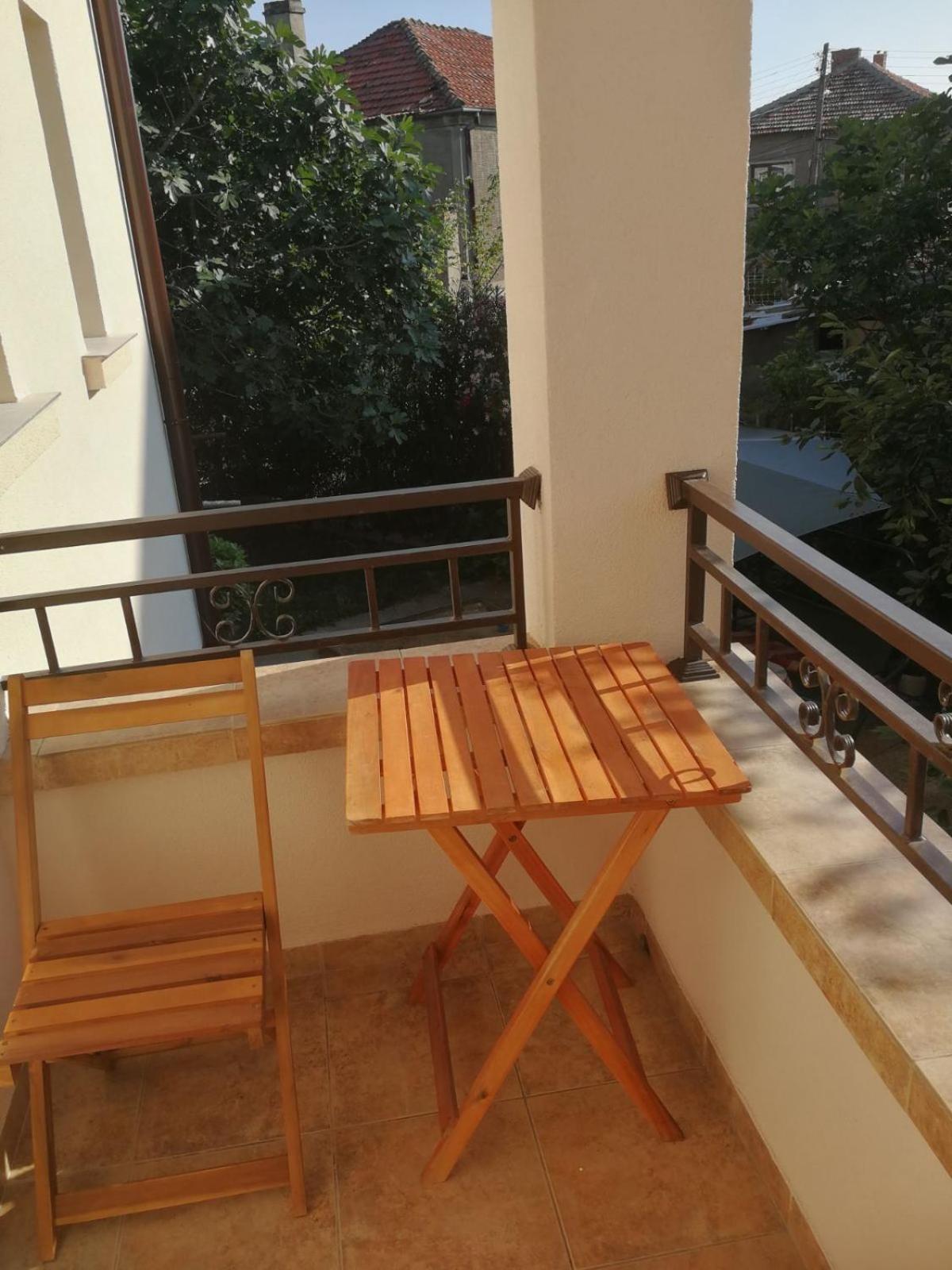 Hris Hotel Chernomorets Exterior photo